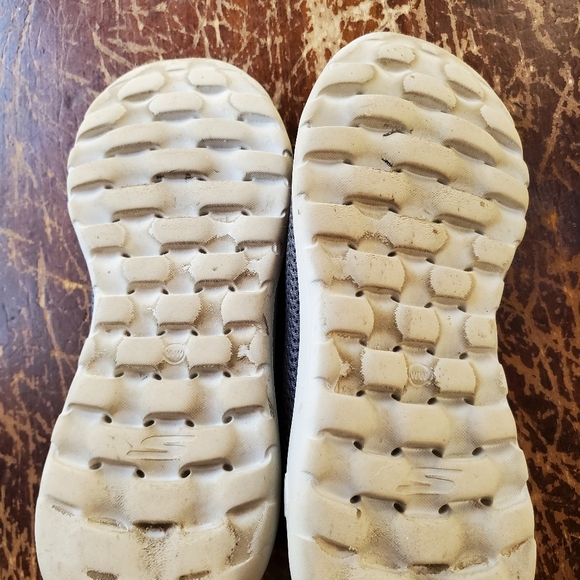 Sketchers GogoMax Wide Fit Men's Sneakers, Size 9 - Picture 6 of 7